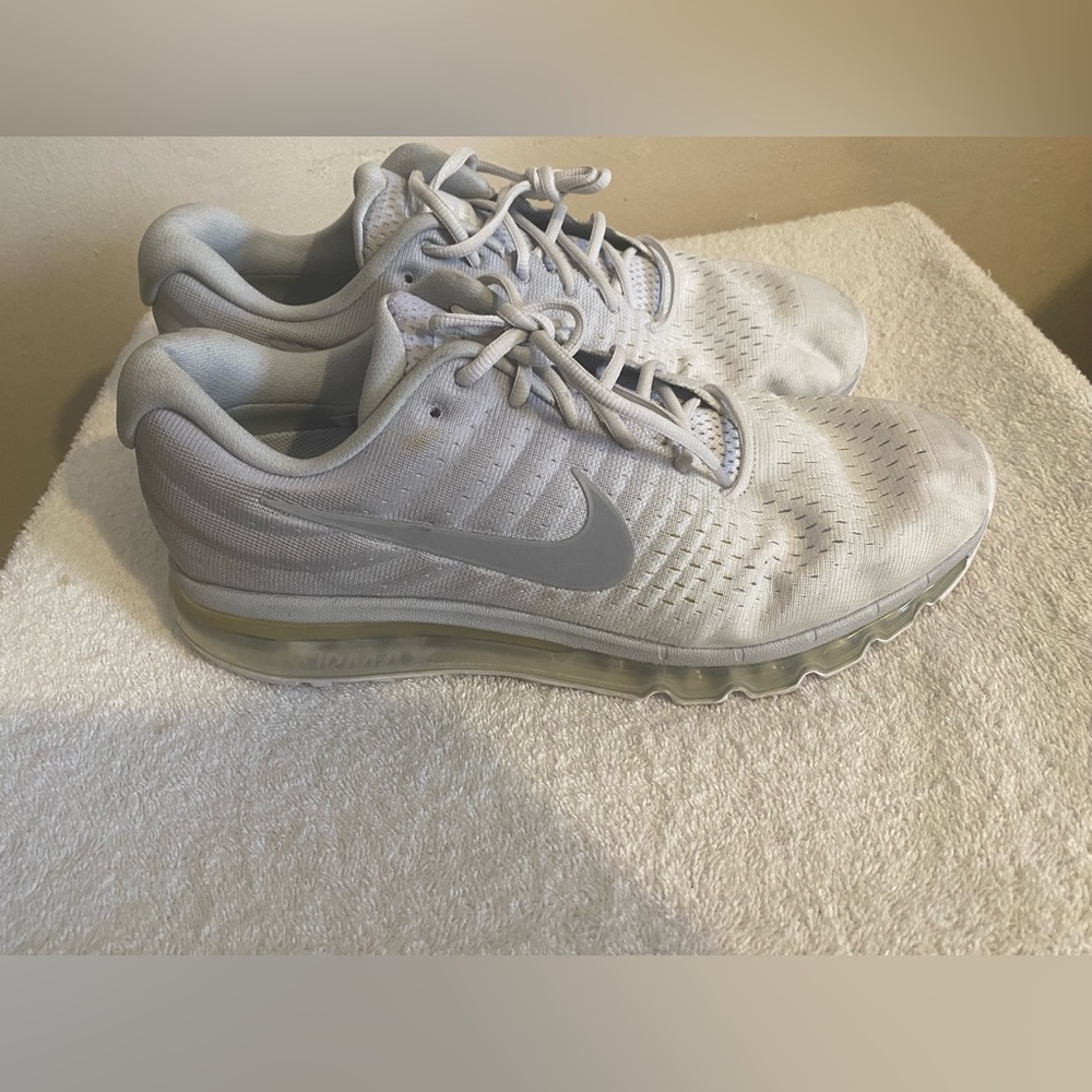 Nike Air Max 2017
Men's Shoes - Picture 2 of 6